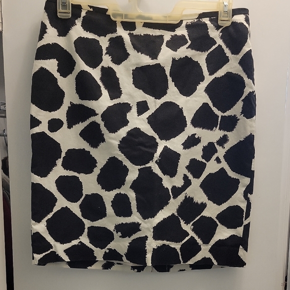 LOFT Black and White Patterned Garment - Picture 1 of 4